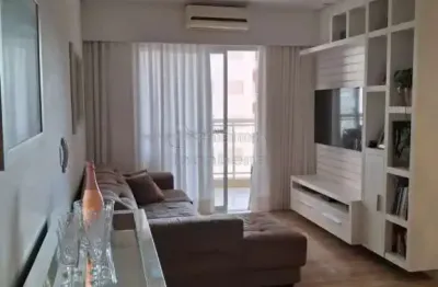Apartamento localizado no edificio lumiar plaza com armarios planejados e ar condicionado.