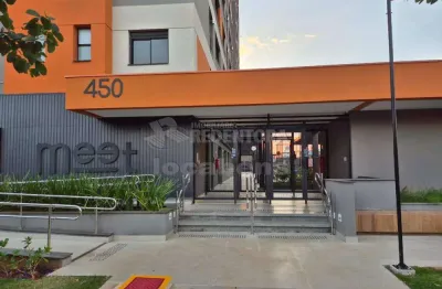 Apartamento localizado no vila sinibaldi com 1 dormitorio e sacada.