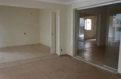 Centro - casa comercial com utilização comercial e parte residencial