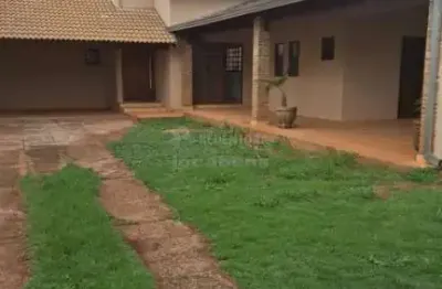 Casa tipo sobrado no jardim alto rio preto de 03 suítes com armários embutidos.