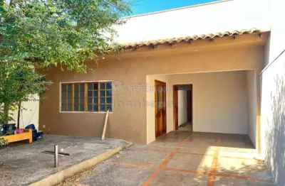 Casa padrão localizada no bairro são francisco de assis i com 3 dormitórios e 2 vagas de garagem.