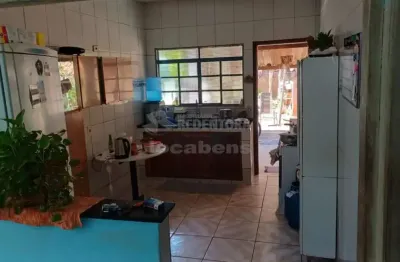 Casa á venda localizada jardim manoel del arco com 02 dormitórios e 02 vagas de garagem.