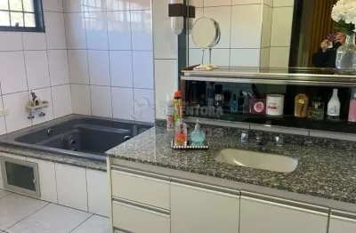 Casa sobrado disponível para venda, localizada no jardim renascença rua romano zanin, 766 - mirassol/sp, com sacada, armários planejados, suíte com closet e hidromassagem, vagas de garagem e amplo qui