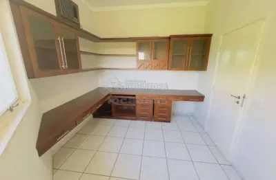 Casa térrea para locação no condomínio damha i com piscina e escritório.