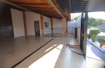 Jorge rodrigues - casa com 3 dorms, reformada recente, pisos em cerâmica, 2 vagas, varanda com fogão e forno a lenha