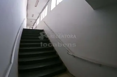 Ótimo salão no mezanino com 16 ambientes próximo ao pão de açucar