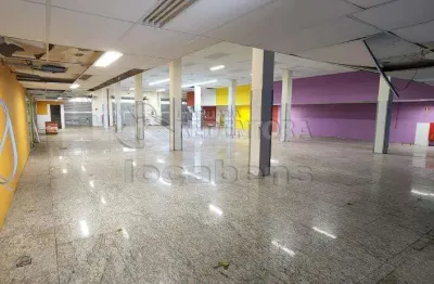 Ótimo salão comercial, amplo com estacionamento próximo ao calçadão de rio preto