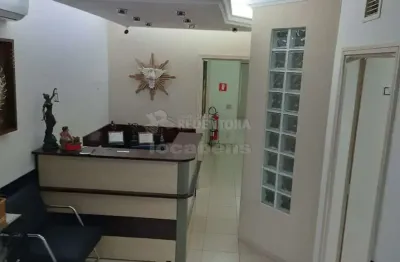 Casa comercial com 6 salas e 1 dormitório com suíte