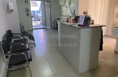 Redentora - ótimo imóvel comercial com 3 salas de atendimento, 1 recepção e 1 w.c. possui edícula com quintal no fundo.
