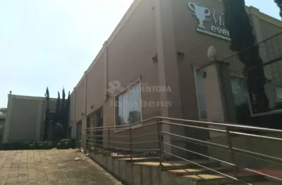 Salão Comercial com camarim- palco elevador com 800 metros de construção