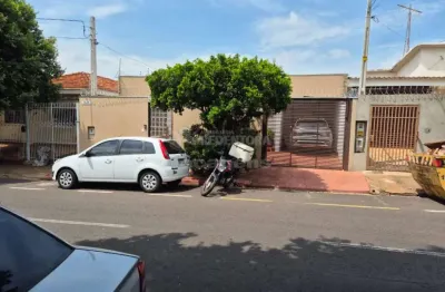 Casa comercial | 04 salas | 03 banheiros | edícula no fundo | a 100m da santa casa