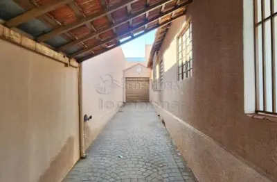 Casa comercial para locação localizado vila bom jesus com 03 salas e lavanderia.