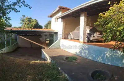 Condomínio monte carlo, com 03 dormitórios e área de lazer com piscina.