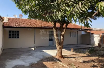 Casa para locação localizado no parque jaguaré com quintal e area de serviço.