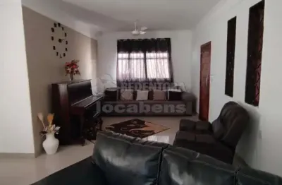 Casa de 03 dormitórios, piscina no bairro residencial cidade jardim.