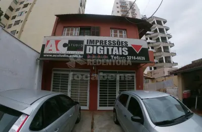 Sobrado comercial com 1 sala no térreo e 3 salas no piso superior