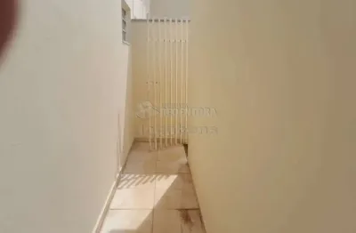 Casa residencial ou comercial com 03 dormitórios e 04 vagas de garagem.