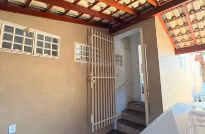 Casa padrão localizada no jardim santa catarina com escritorio independente.