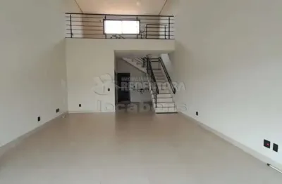 Salão para locação com banheiro com acessibilidade e mezanino