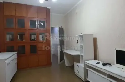 Casa para locação localizada no cidade jardim com 3 dormitórios e churrasqueira.