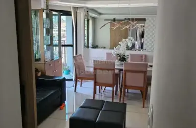 Apartamento á venda localizado em são paulo com armários planejados e condomínio completo.