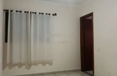 Apartamento localizado no edifício fabrícia com ventiladores e sacada