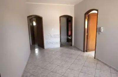 Casa de 03 dormitórios com armários no bairro parque industrial