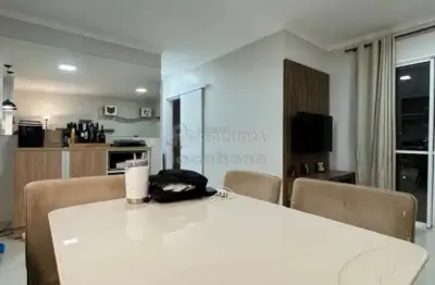 Apartamento localizado no cenarium residence com 2 dormitorios e armarios.