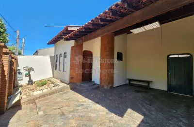 Residencial cidade jardim casa de 03 dormitórios e 02 vagas de garagem.