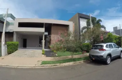 Casa no Quinta do Lago com 03 quartos sendo 01 suíte Master com banheira, condomínio com área de lazer completa e portaria 24horas.