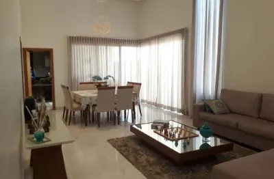 Casa no condomínio Damha VI com 03 dormitórios, sauna e energia fotovoltaica.