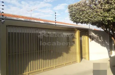 Casa com 3 quartos para alugar na Rua Manoel Caparroz Lopes, Jardim Caparroz, São José do Rio Preto