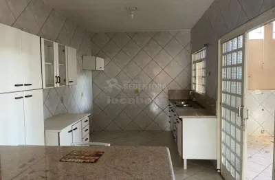 Jardim Estrela - Casa com  3 dorms, sendo 1 apto, sala, coz, 2 wcs, esquina, 2 vagas