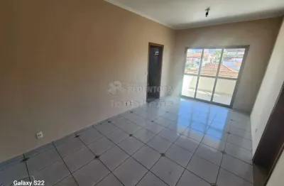 Ótimo apartamento de 2 dormitórios com sacada em frente ao SEB