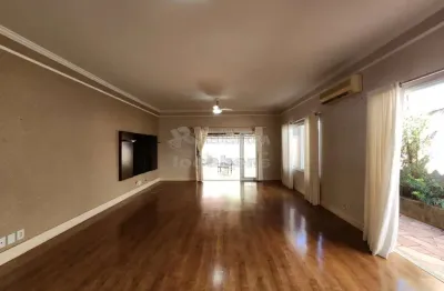 Casa no Condomínio Parque Residencial Damha II com 03 dormitórios e 02 vagas de garagem.