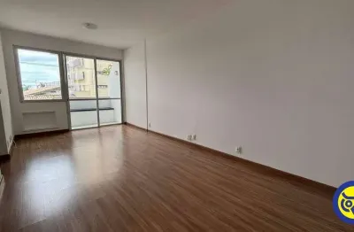 Apartamento para locação no bairro Centro – 2 quartos, 2 banheiros.