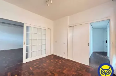 Apartamento com 3 quartos para alugar na Avenida Jornalista Rubens de Arruda Ramos, Centro, Florianópolis