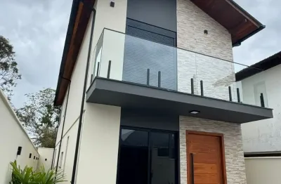 Sobrado - 4 quartos com suíte e demi-suítes - florianopolis sc