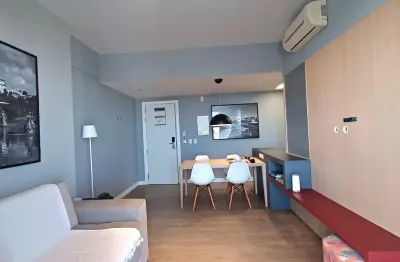 Apartamento mobiliado e decorado à venda no caminho das árvores, 1 suíte, 45 m², armários