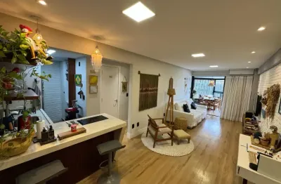 Lindíssimo quarto e sala, de 60m², 'pé na areia mar', semimobiliado, à venda no rio vermelho