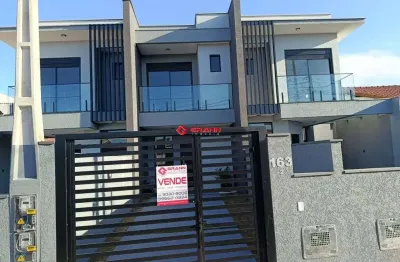 Sobrado à venda com 2 quartos e 2 banheiros na praia dos ingleses