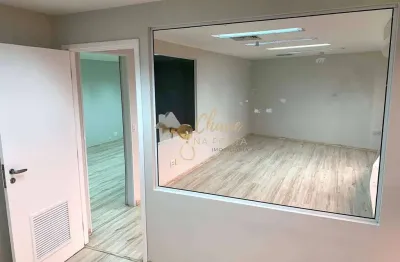 Sala comercial com 3 salas para alugar na Rua Alexandre Dumas, Chácara Santo Antônio, São Paulo