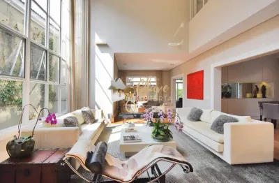 Casa de alto padrão à venda com 546m² de terreno na região do Morumbi