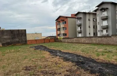 Terreno à venda na Rua Sebastião Pregnolato, Jardim Auri Verde, Bauru