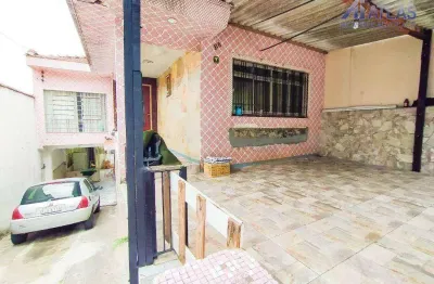 2 casas , com 3 quartos , sala , cozinha e 2 banheiros, com 5 vagas de garagem