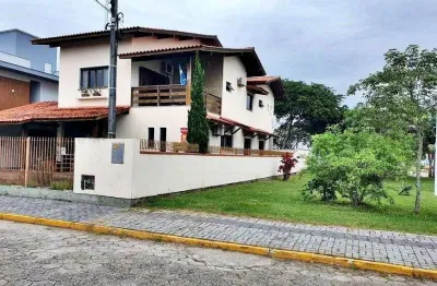 Casa à venda com 343m² i 5 dormitórios i 2 suítes i piscina - em carianos florianópolis