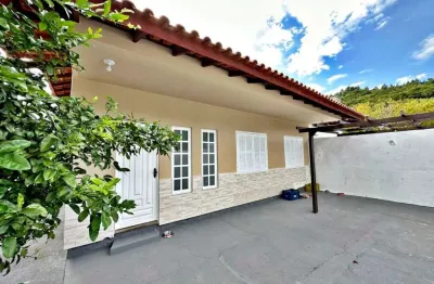 Casa à venda com 3 quartos , 48m² em praia de fora palhoça