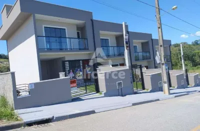 Sobrado novo à venda - 2 dormitórios i 2 suítes i passagem lateral - em são josé/sc