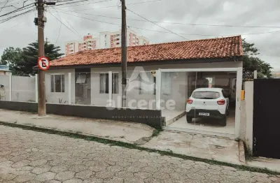 Casa ampla com quintal arborizado em barreiros – 350 m² de terreno!