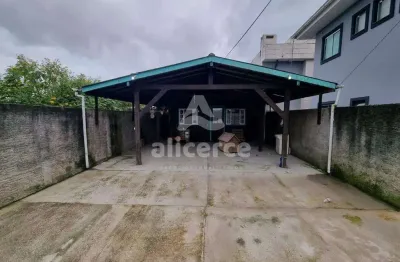 Oportunidade no campeche — casa com 2 dormitórios, vaga de garagem e a 5 minutos da praia!